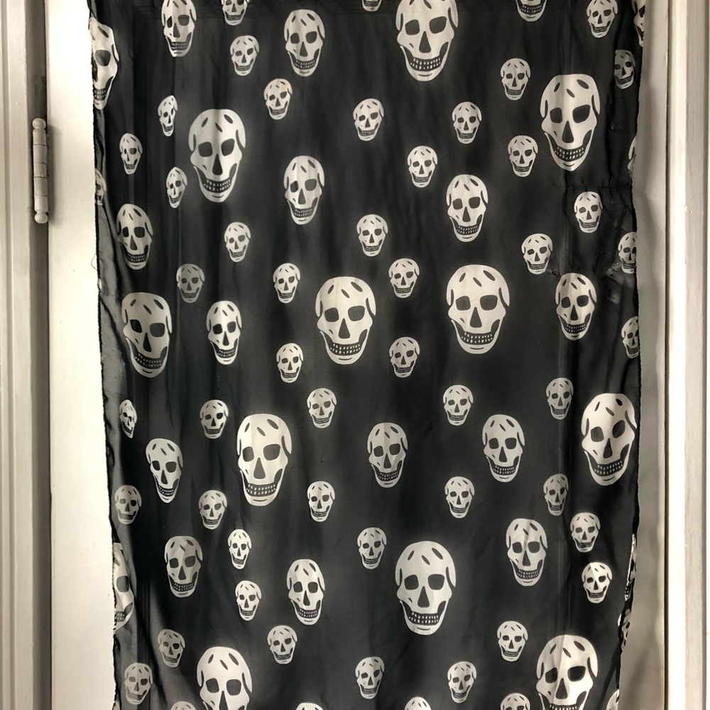 Skull scarf